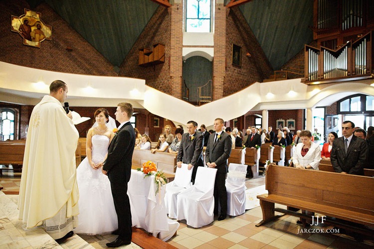 Zdjęcia ze ślubu w parafii w Piasku koło Pszczyny.