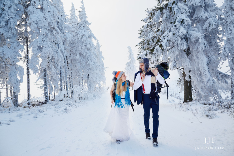 Najlepsze zdjęcia ślubne - sesja w górach. Best wedding shots - winter session i mountains.