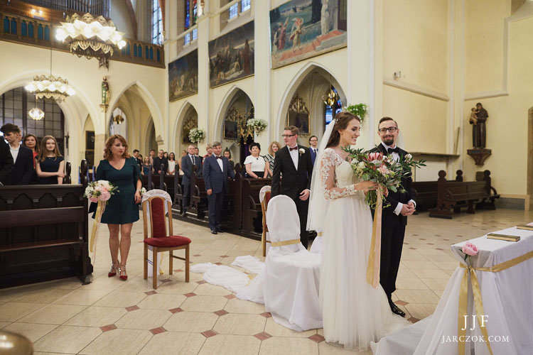 Zdjęcia z ceremonii ślubu w katowickim kościele Mariackim.